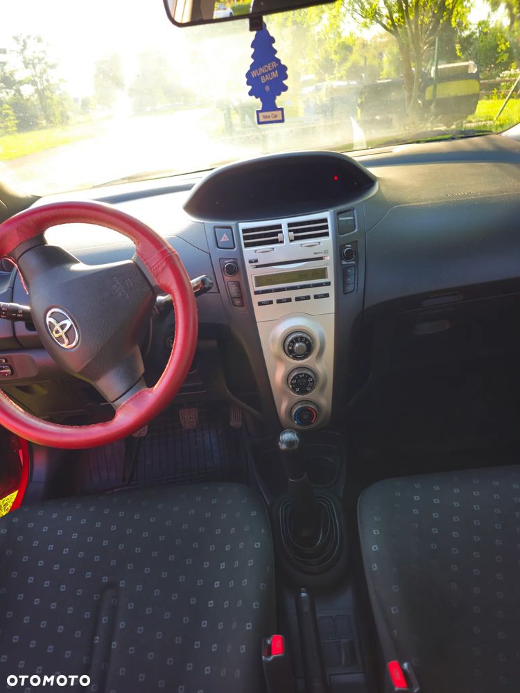 Toyota Yaris - 17