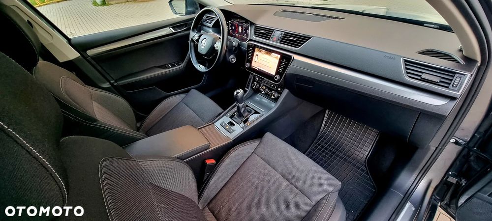 Skoda Superb 2.0 TDI SCR Style DSG - 23