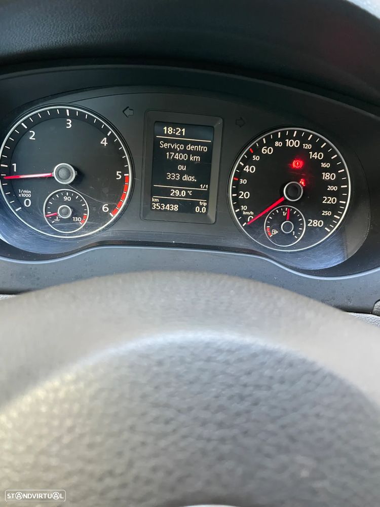 VW Jetta 1.6 TDi Confortline BM - 4