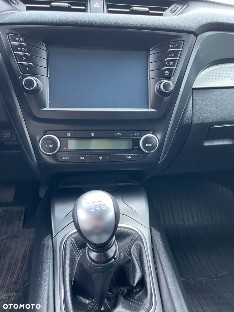 Toyota Avensis 1.8 Premium - 15