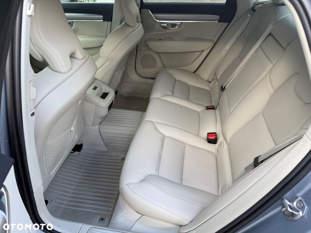 Volvo S90 D4 SCR Momentum Pro - 24