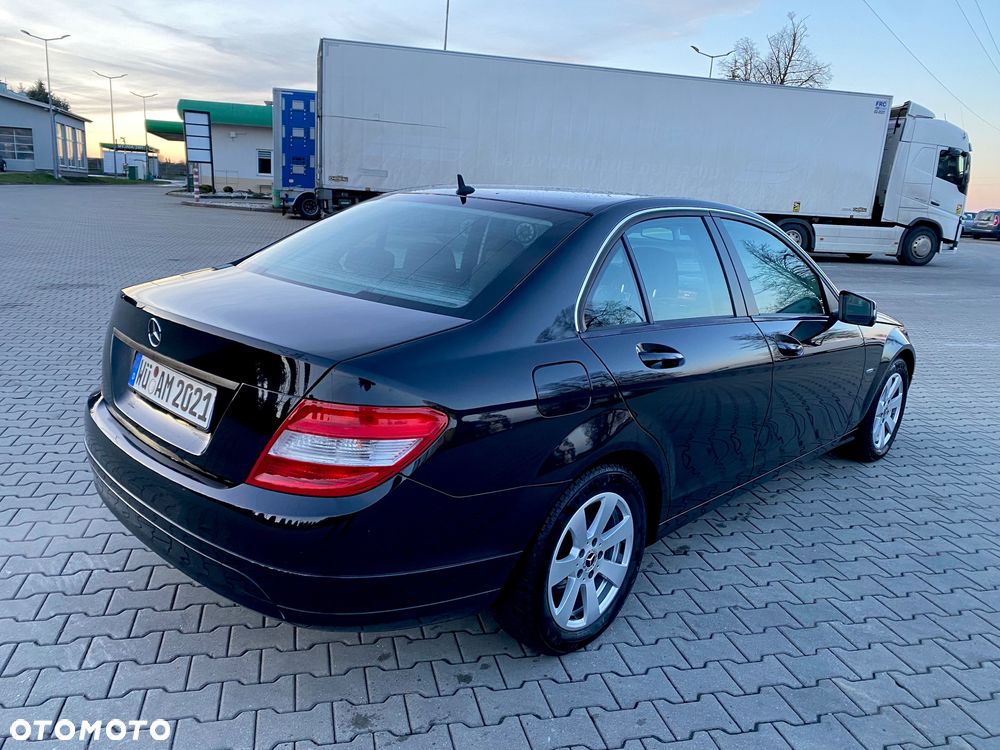 Mercedes-Benz Klasa C 180 BlueEFFICIENCY 7G-TRONIC Elegance - 7