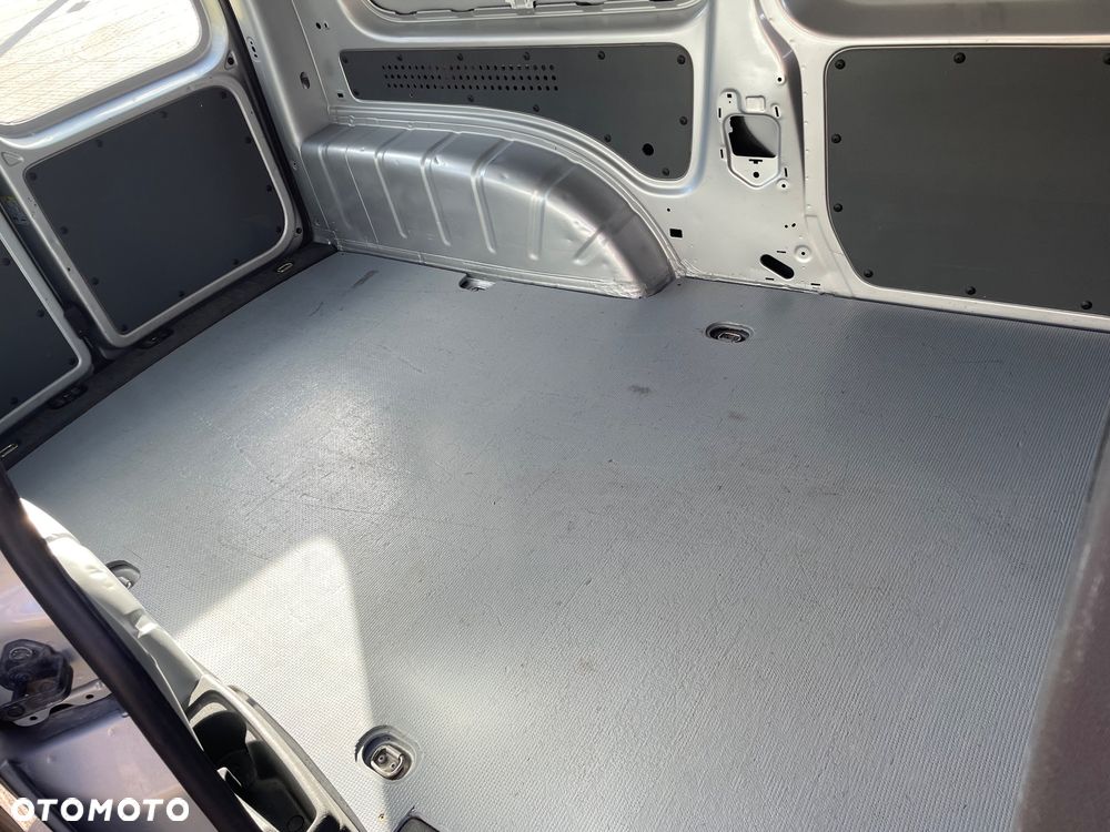 Volkswagen Caddy Maxi - 8