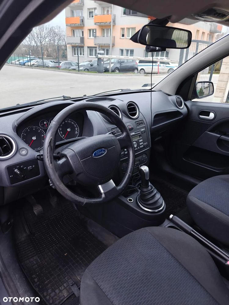 Ford Fiesta 1.4 Ghia - 16