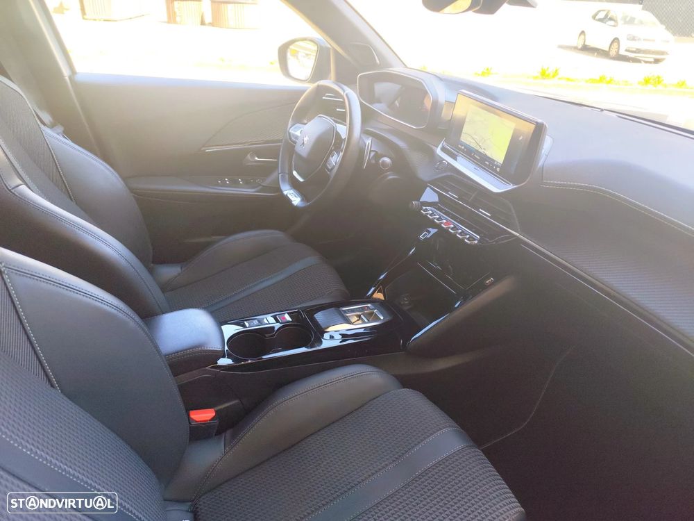 Peugeot 2008 BlueHDi 130 EAT8 GT Pack - 11