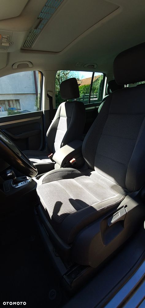 Volkswagen Touran 2.0 TDI Highline DSG - 12