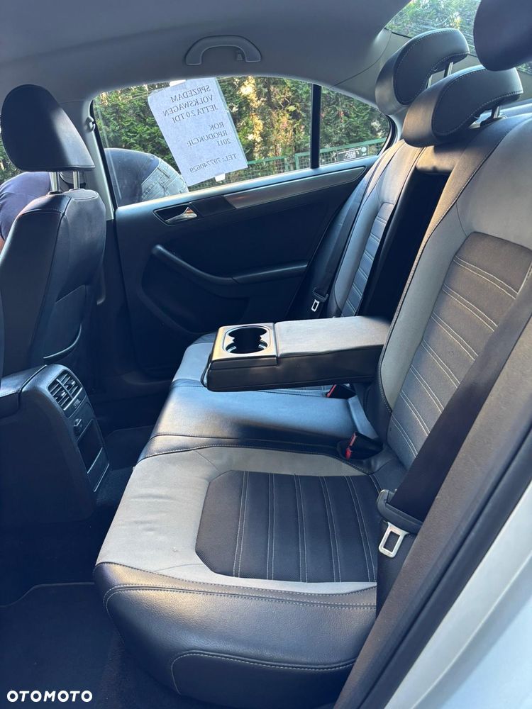 Volkswagen Jetta 2.0 TDI Highline - 5