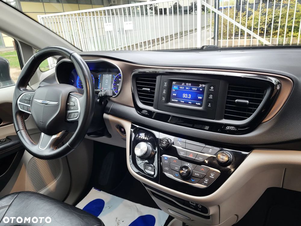 Chrysler Pacifica - 9