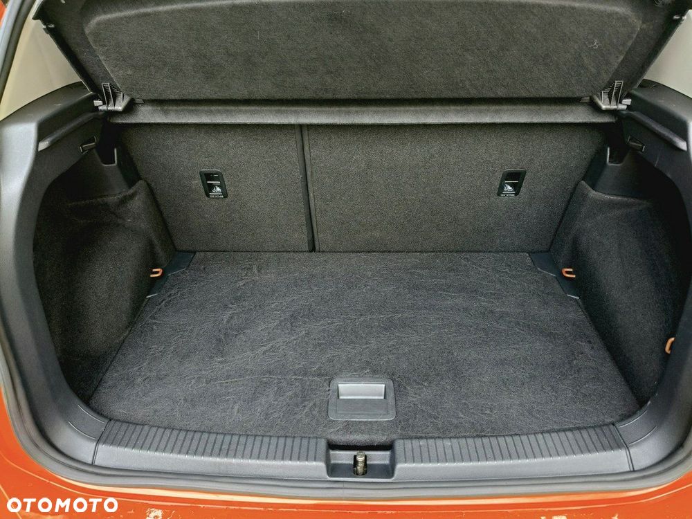 Volkswagen T-Cross - 21