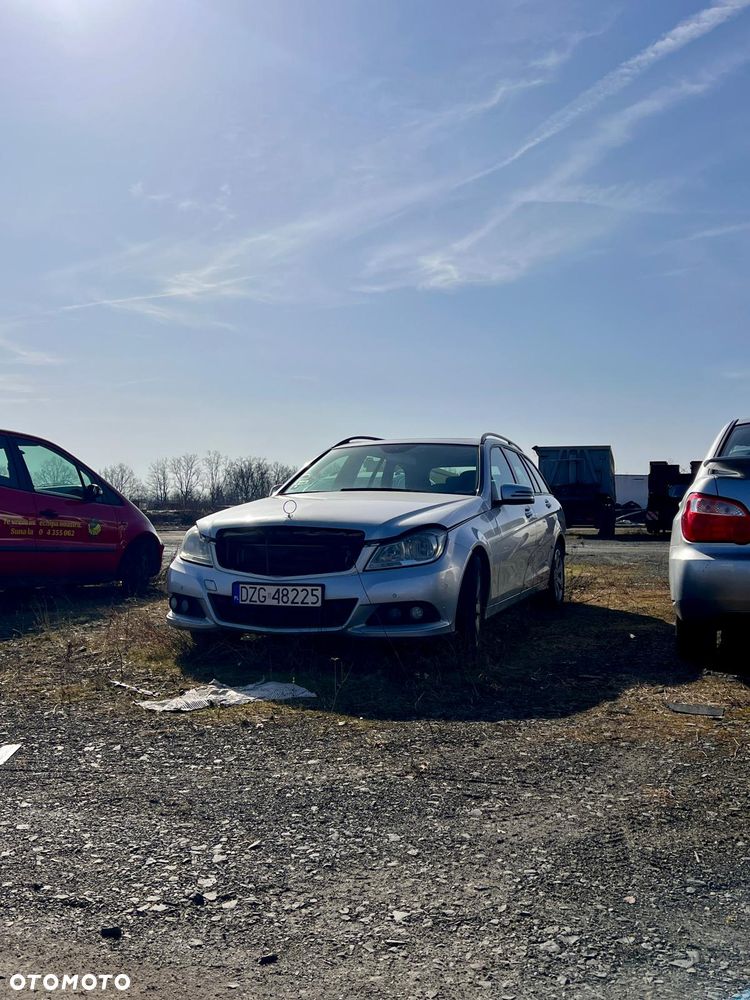 Mercedes-Benz Klasa C 220 CDI BlueEff 4-Matic Avantgarde - 3