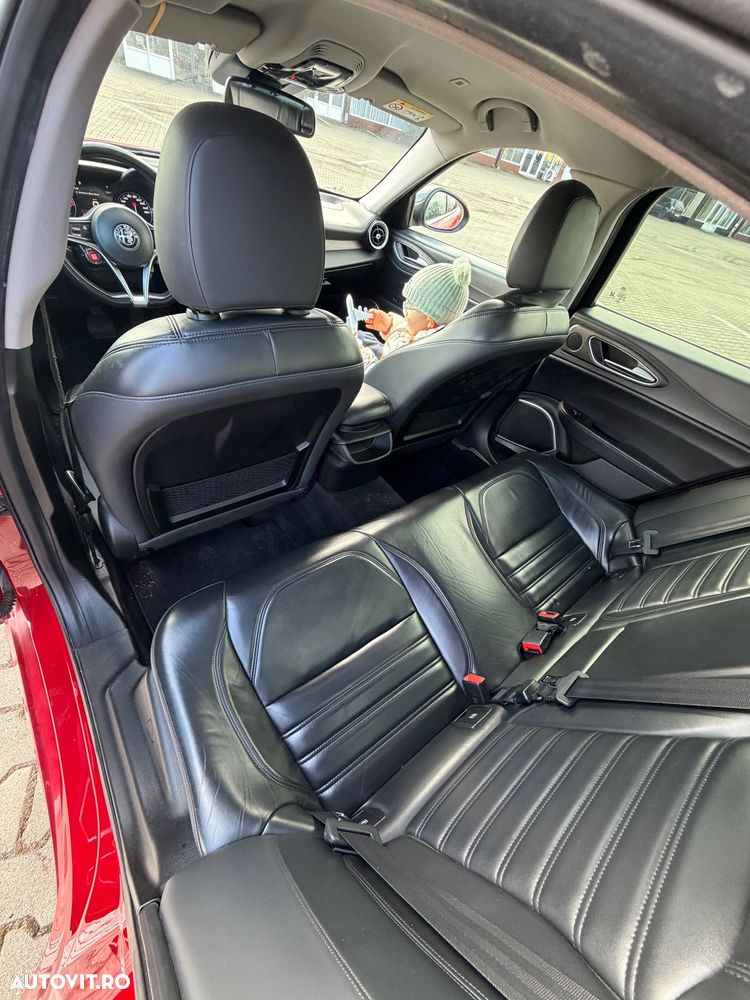 Alfa Romeo Giulia - 19