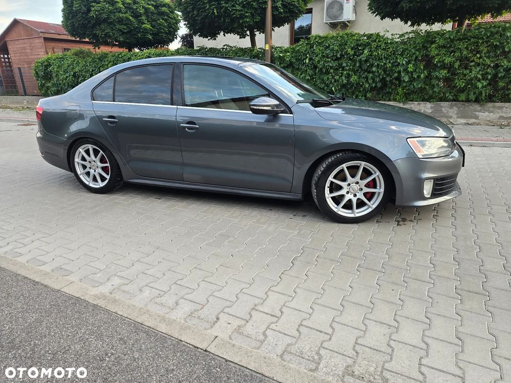 Volkswagen Jetta 2.0 TSI Highline - 3