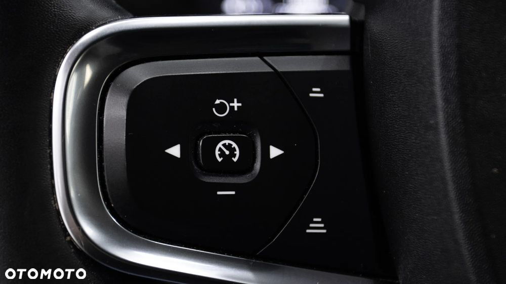 Volvo XC 40 T3 Momentum Pro - 21