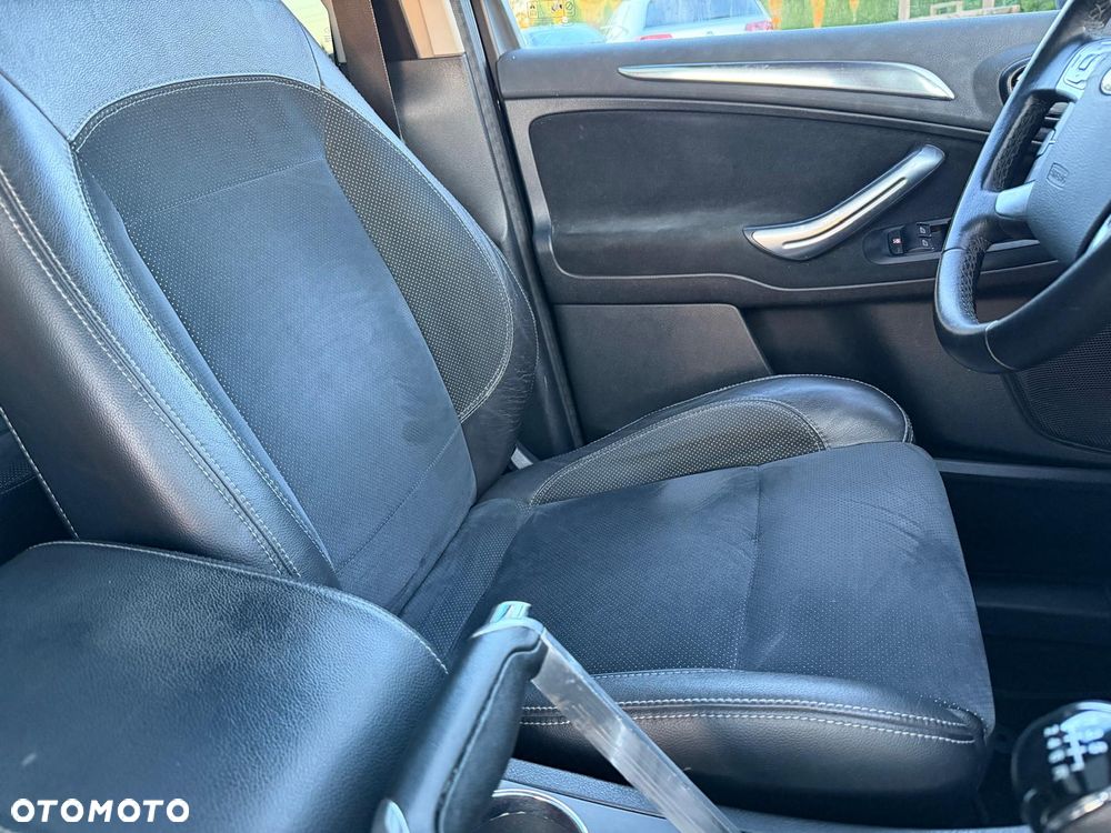 Ford S-Max - 13