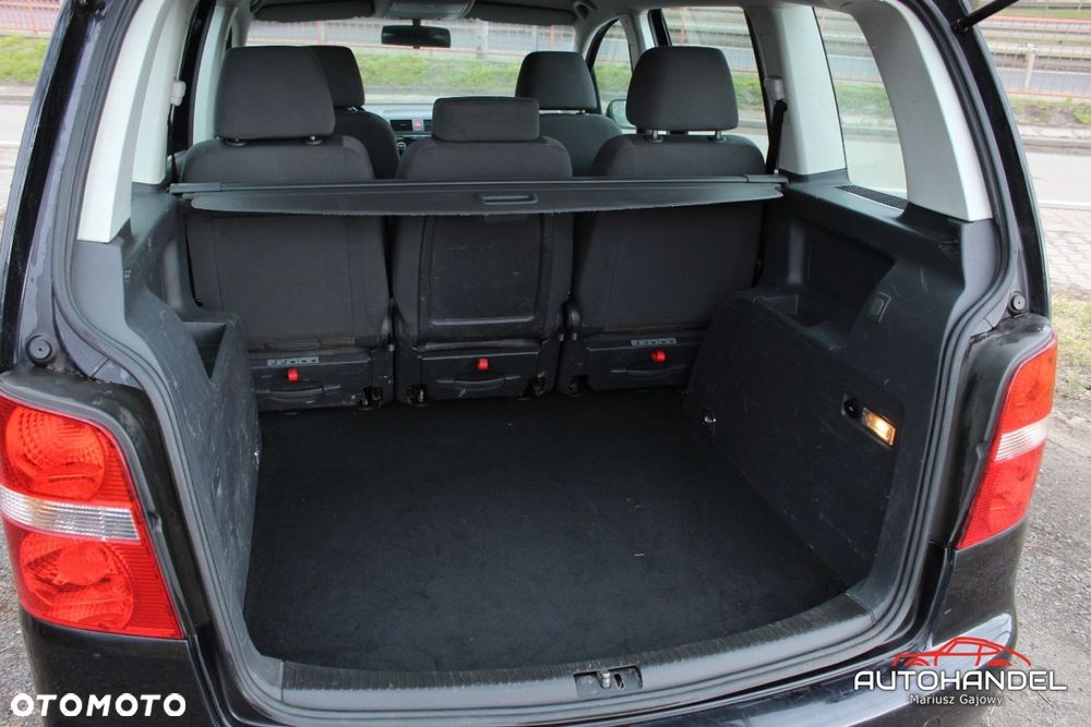 Volkswagen Touran - 16