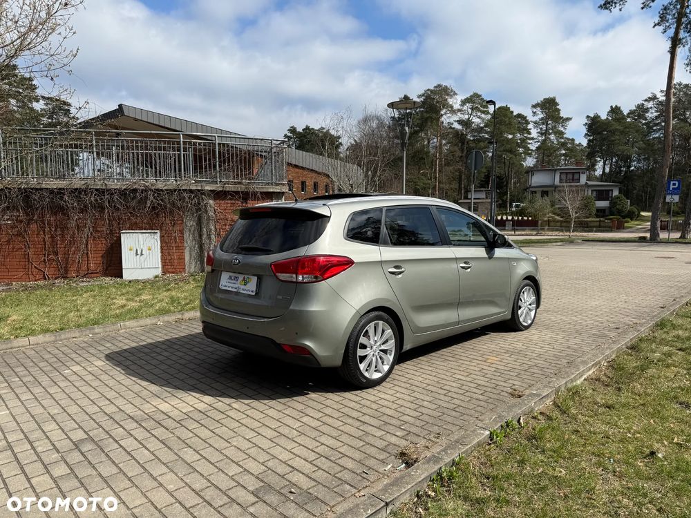Kia Carens - 7
