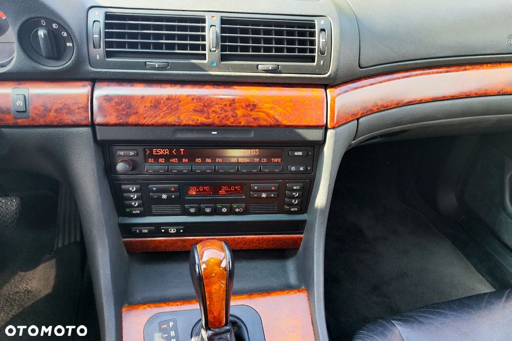 BMW Seria 7 740i V8 - 18