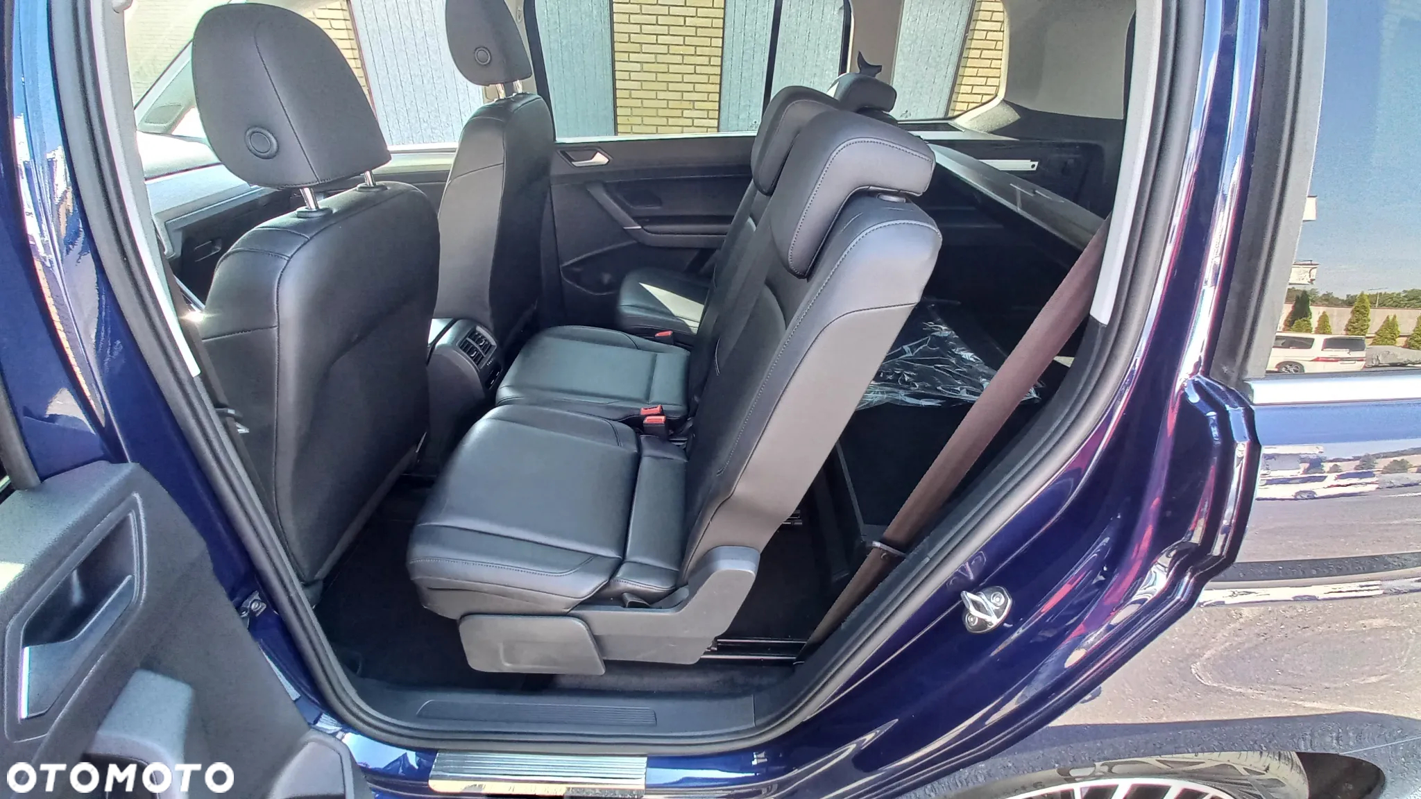 Volkswagen Touran - 11
