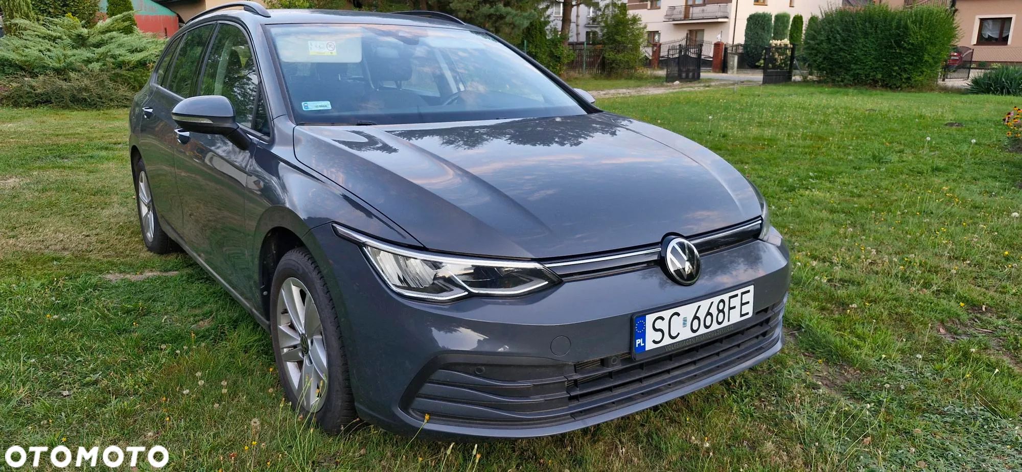 Volkswagen Golf - 1