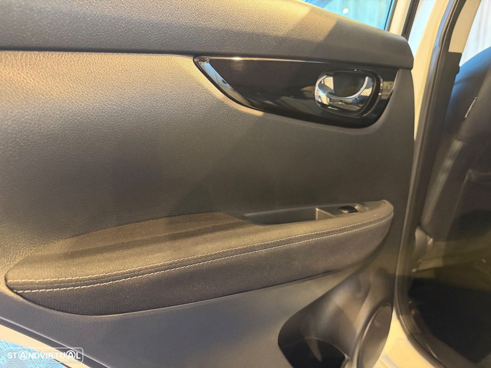 Nissan Qashqai 1.6 dCi N-Connecta RS+PS 4x4i - 30