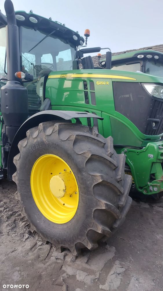 John Deere 6250R - 7