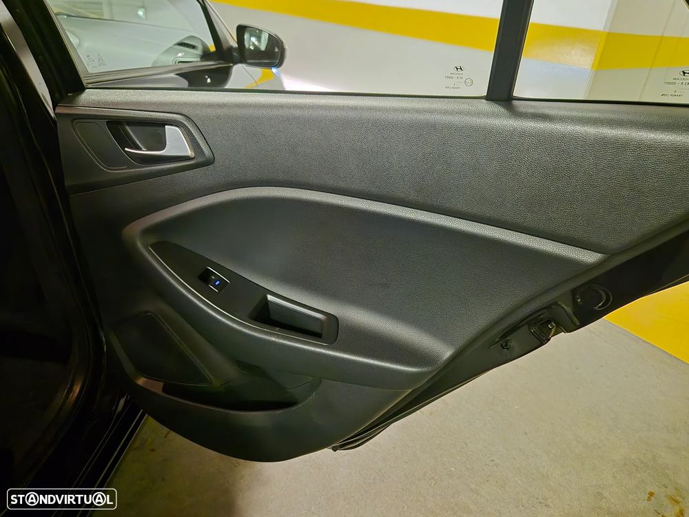 Hyundai i20 1.1 CRDi Blue Access+Bluetooth - 35