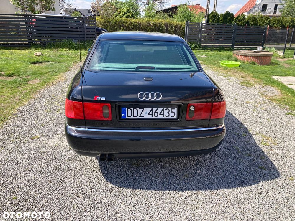 Audi S8 - 8