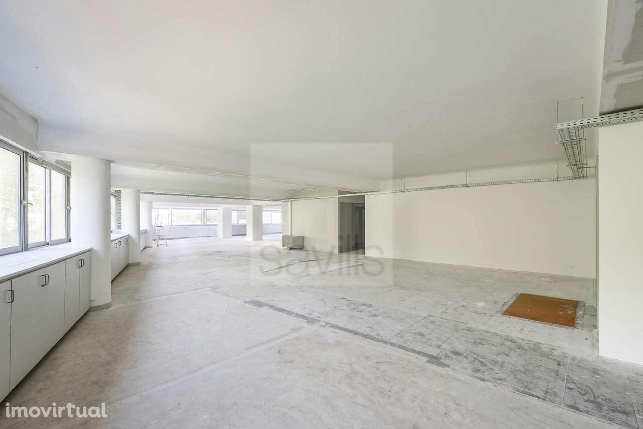 Escritório na Praça da Galiza - Grande imagem: 4/12