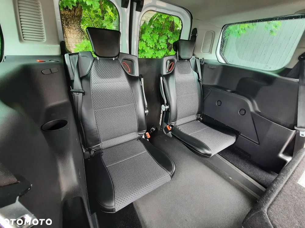Ford Transit Connect - 32