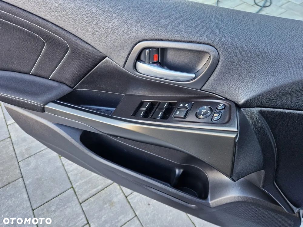 Honda Civic 1.8 i-VTEC Executive Black Edition - 37