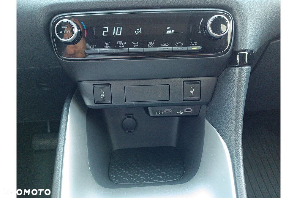 Mazda 2 Hybrid - 14