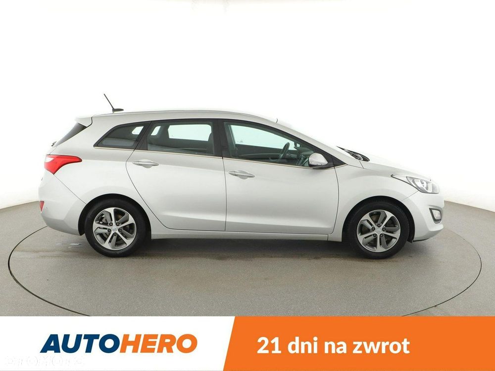 Hyundai i30 blue 1.6 CRDi Trend - 10