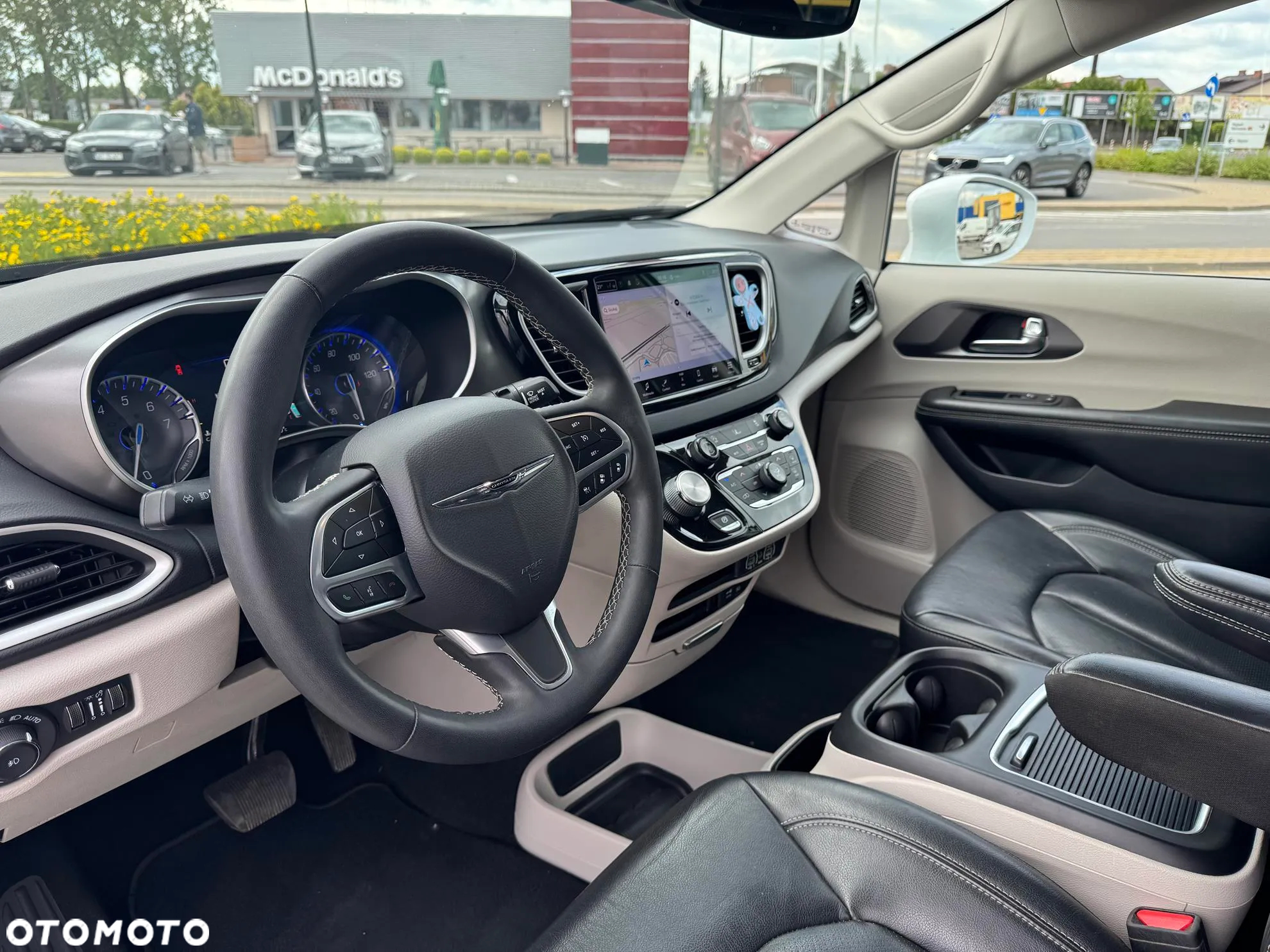 Chrysler Pacifica - 22