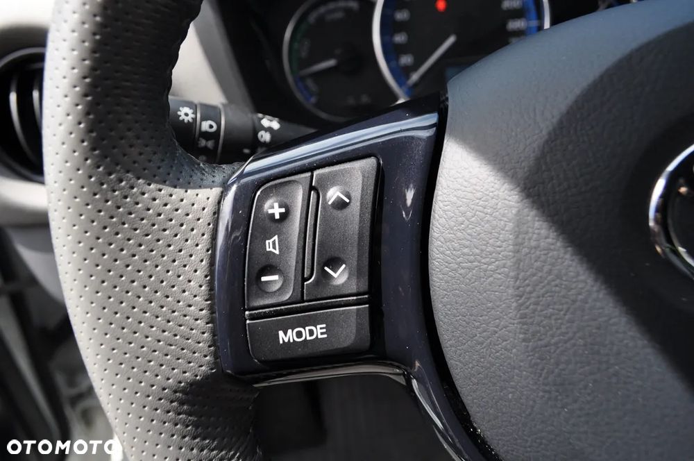 Toyota Yaris Hybrid 100 Selection Platinum - 22
