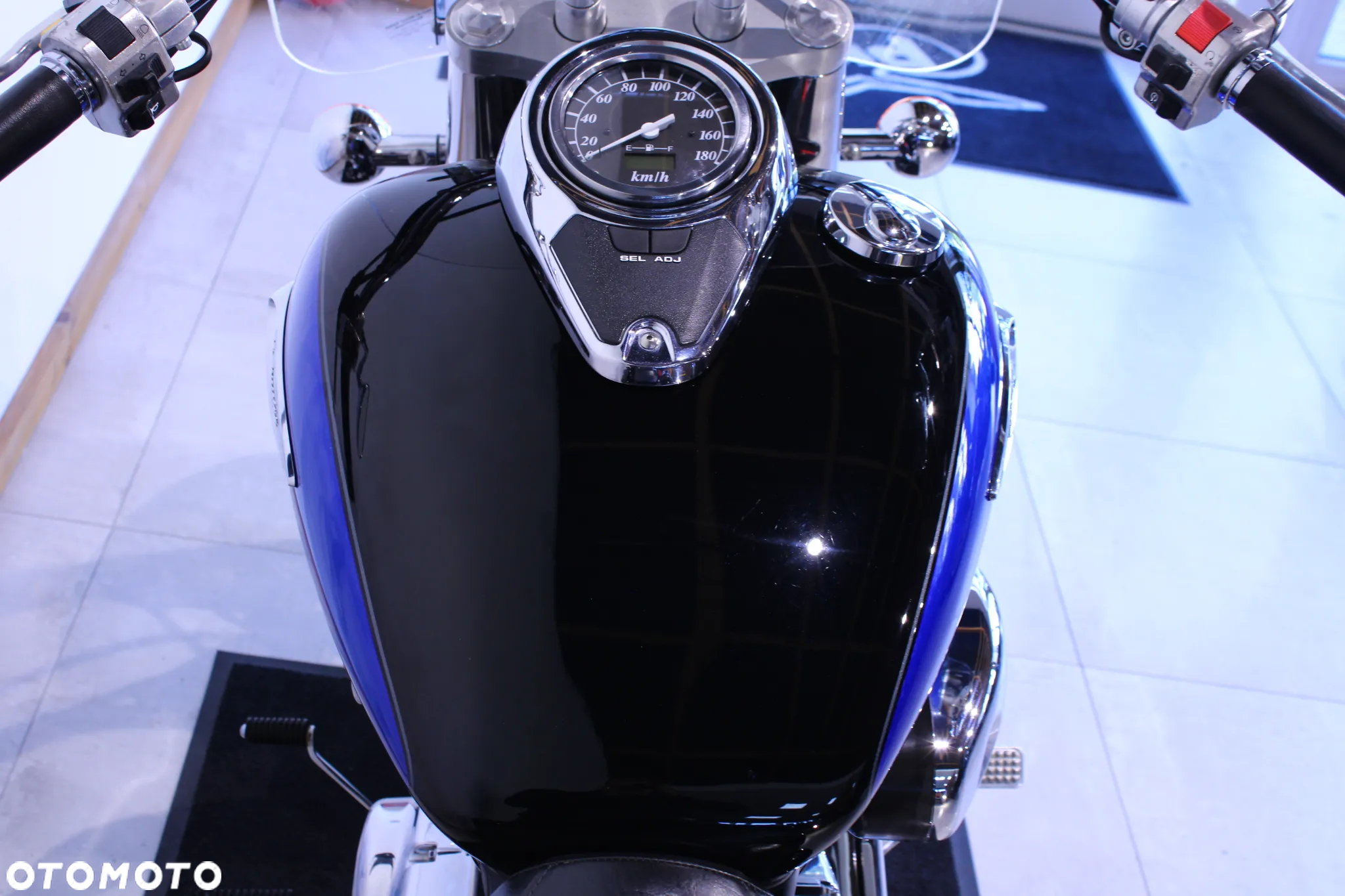 Suzuki VL 800 Volusia - 11