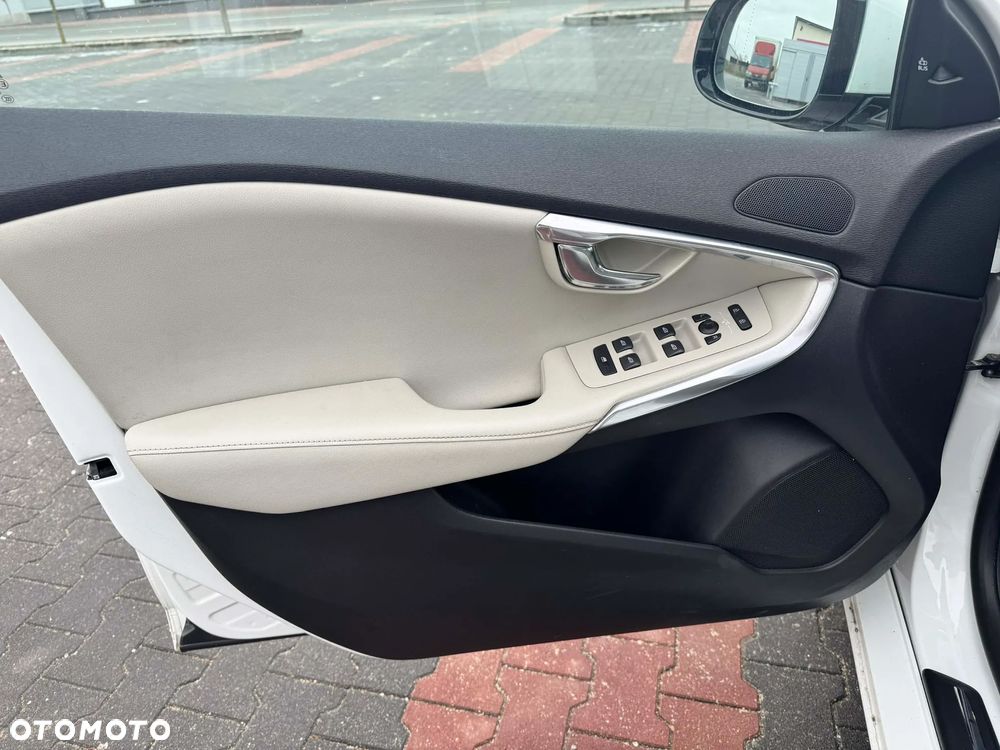 Volvo V40 D3 Ocean Race - 10