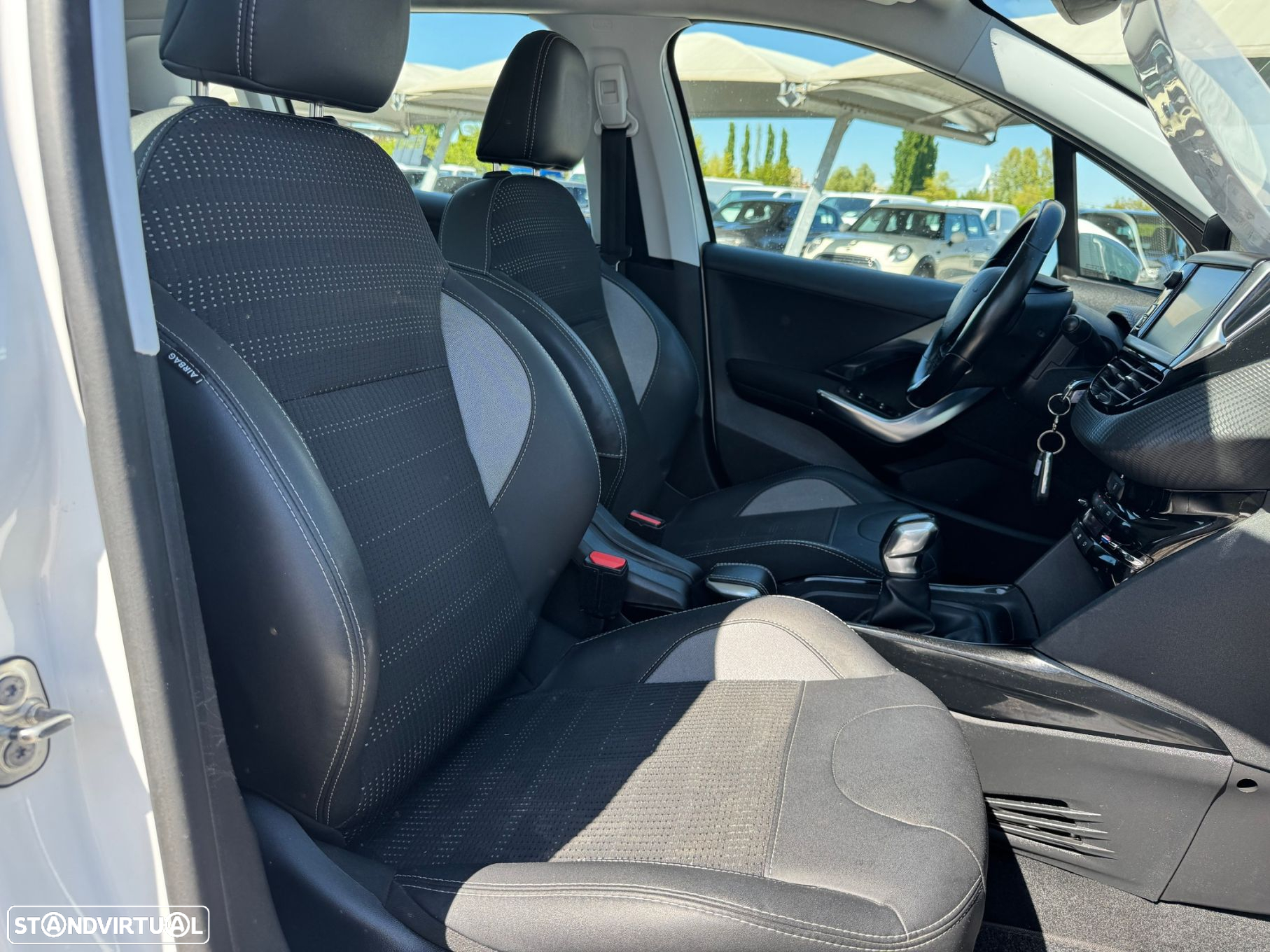 Peugeot 2008 1.2 PureTech Allure - 12