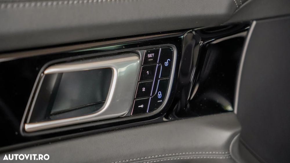 Porsche Panamera 4 E-Hybrid - 25