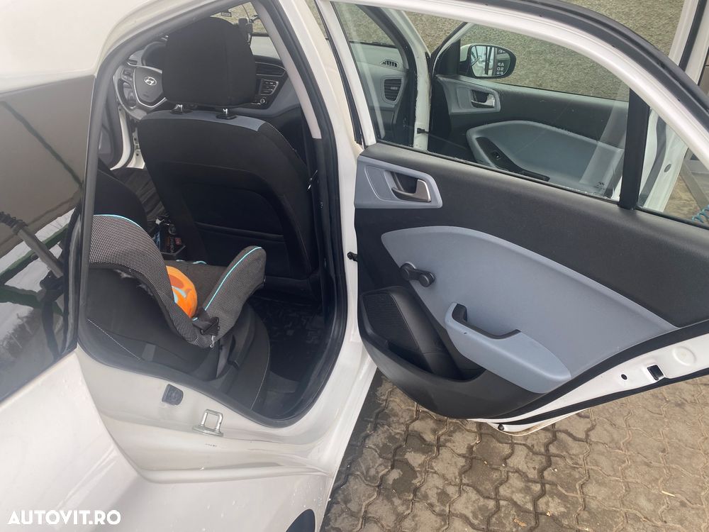 Hyundai i20 1.25 84CP M/T Comfort - 14