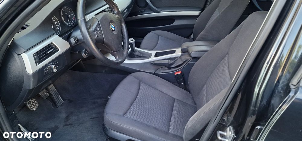 BMW Seria 3 318i - 9
