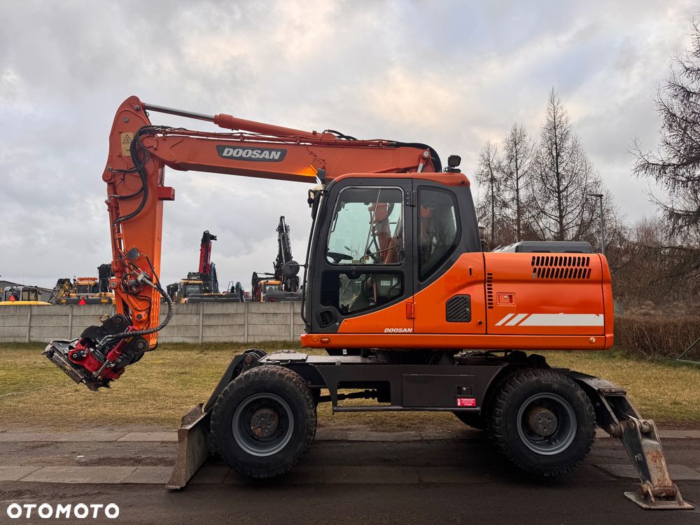Doosan DX160W