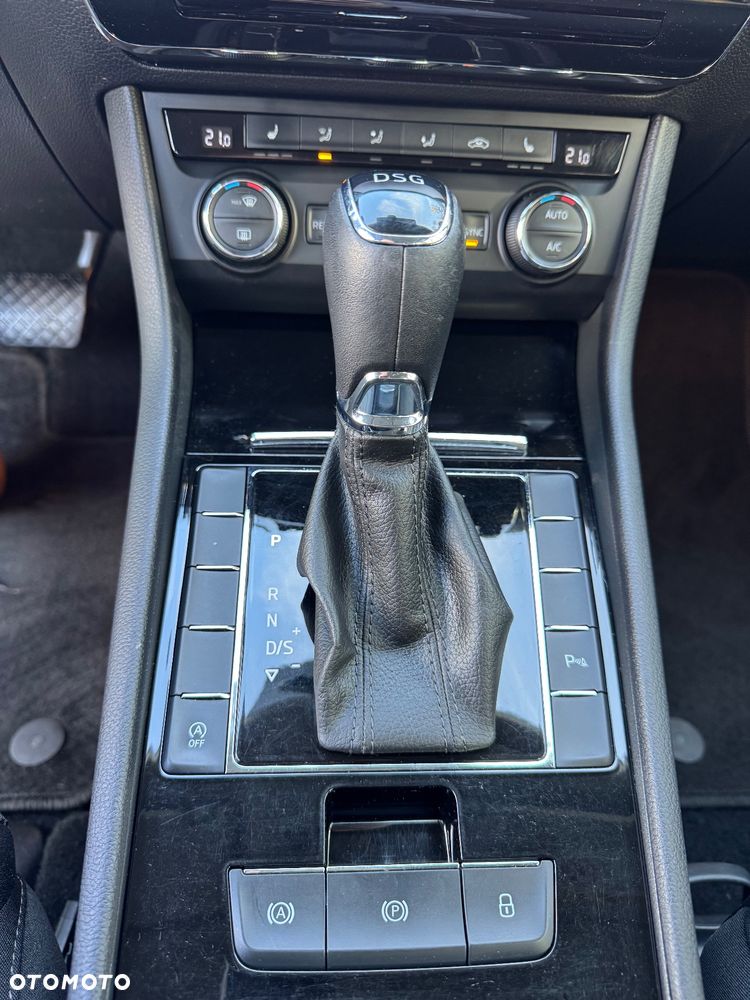 Skoda Superb 2.0 TDI Ambition DSG - 35