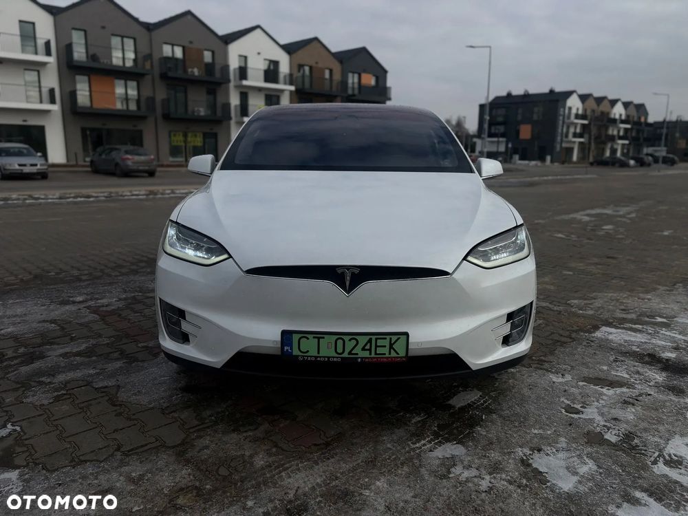 Tesla Model X - 5