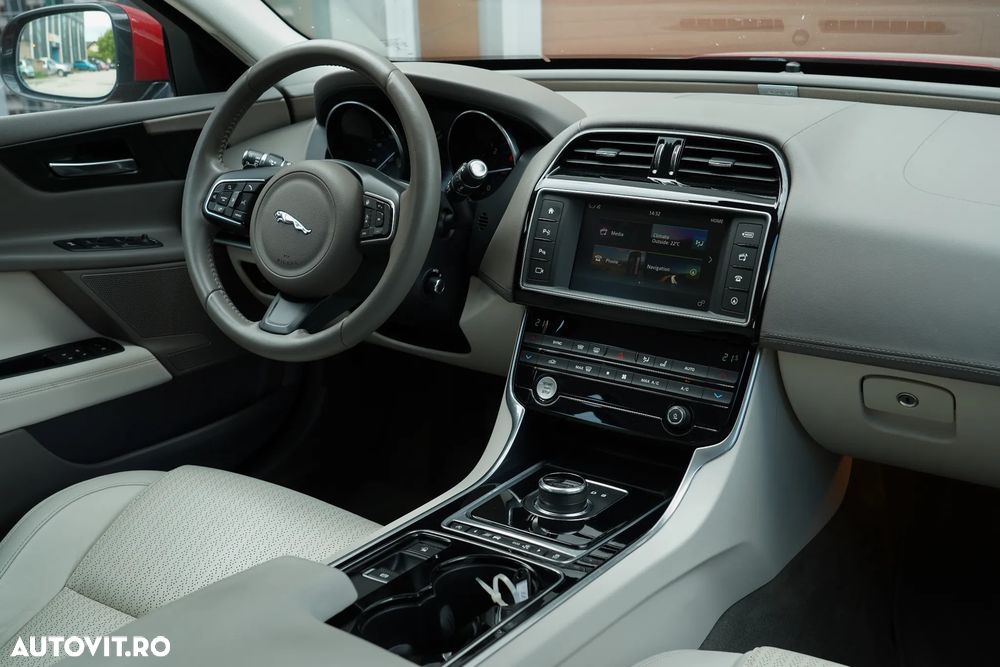 Jaguar XE 2.0 Portfolio - 13