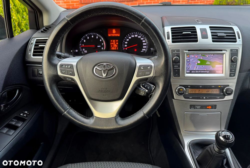 Toyota Avensis 1.6 Premium - 15