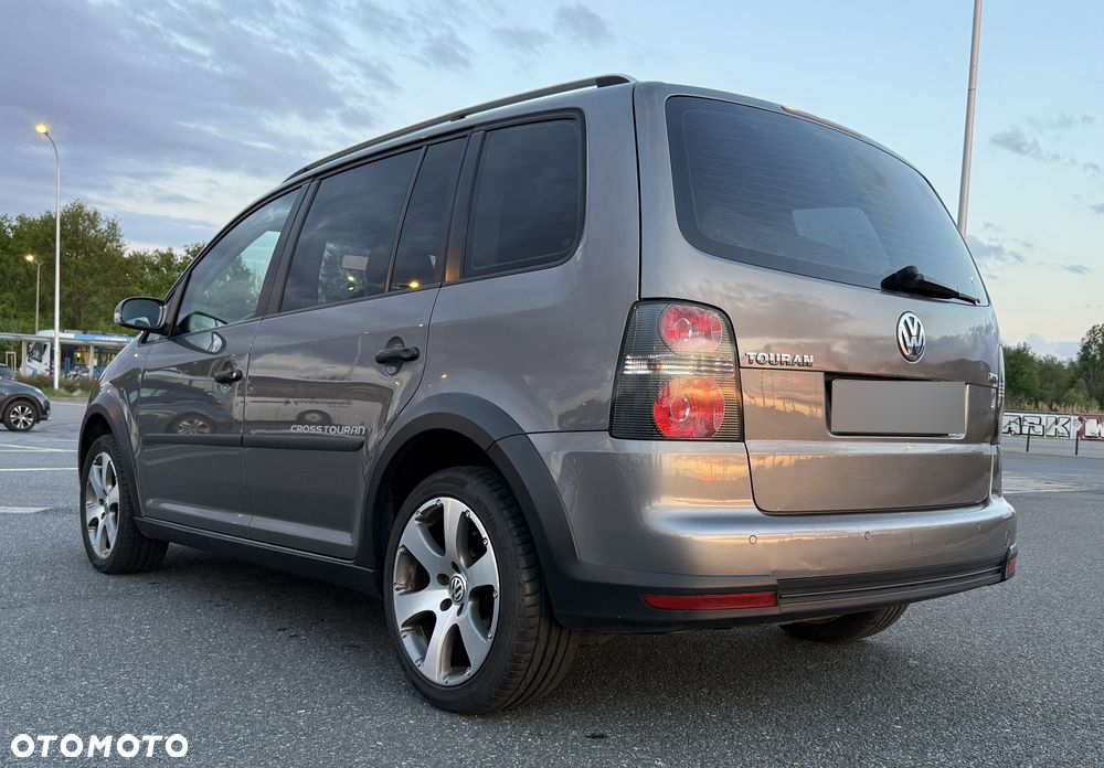 Volkswagen Touran 1.4 TSI Cross - 3