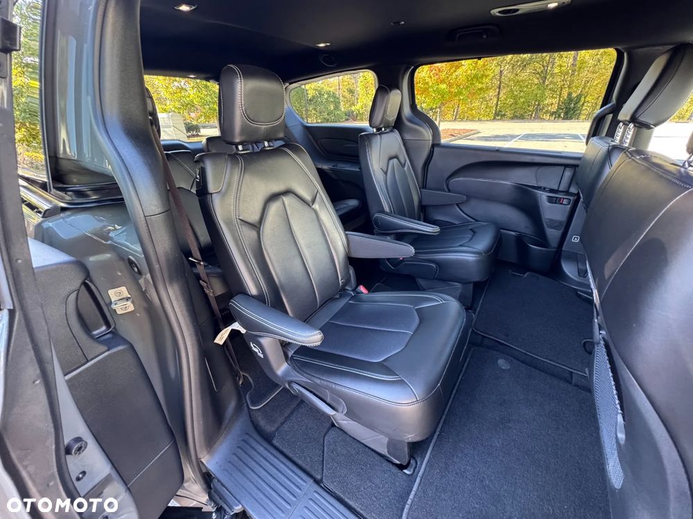 Chrysler Pacifica - 21