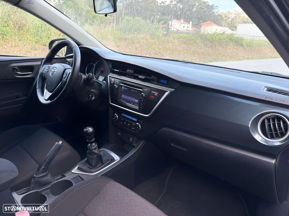 Toyota Auris 1.4 D-4D Comfort+Pack Sport - 24