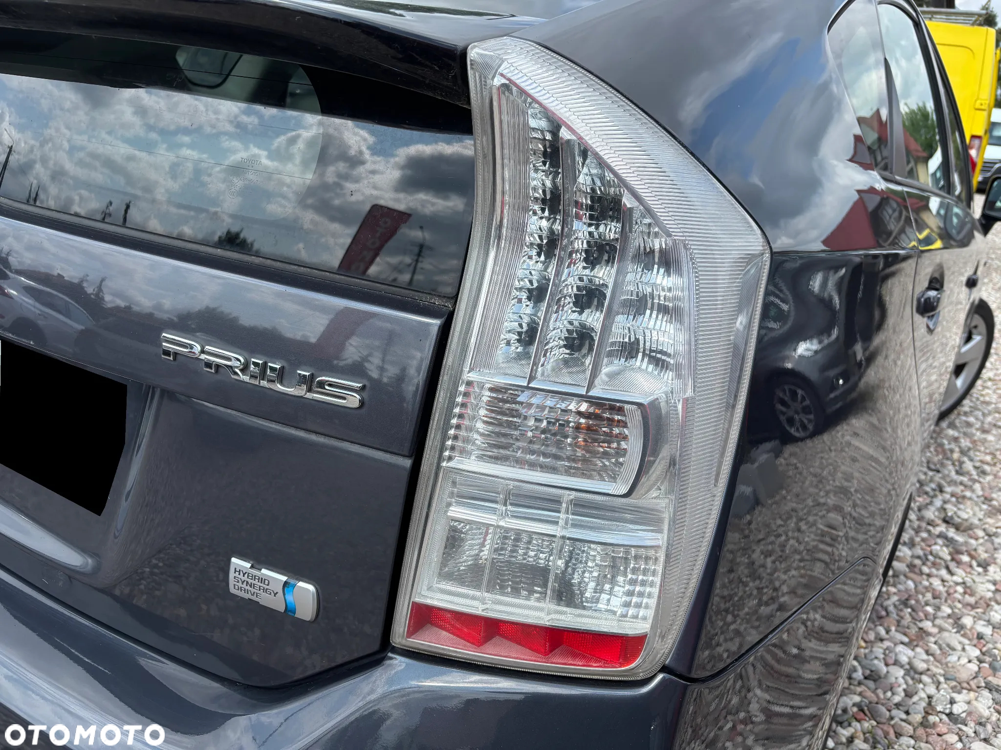 Toyota Prius (Hybrid) Executive - 8