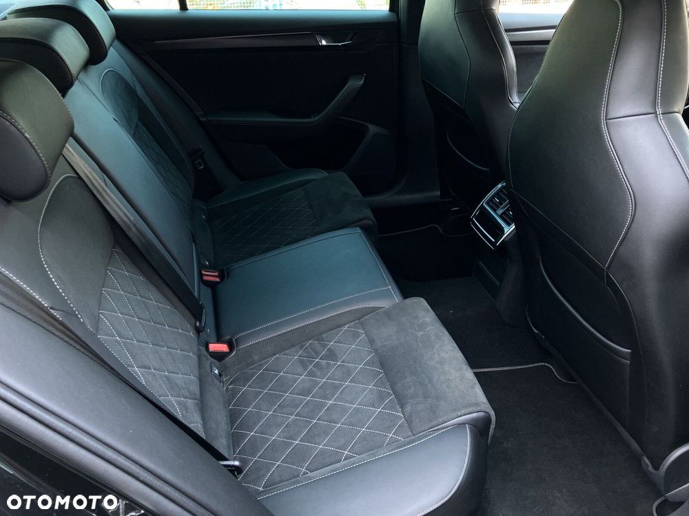 Skoda Superb 2.0 TDI SCR Sportline DSG - 9
